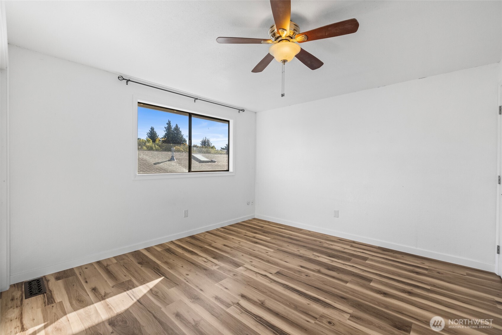 2218 E Fulton Street Property Photo 21