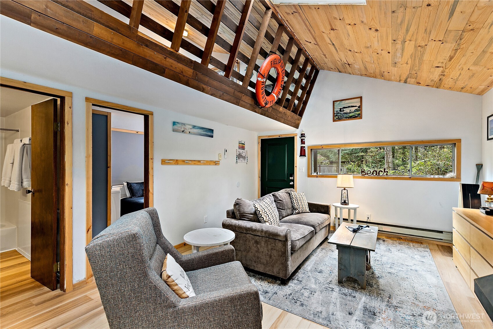 608 E Barbary Road Property Photo 3