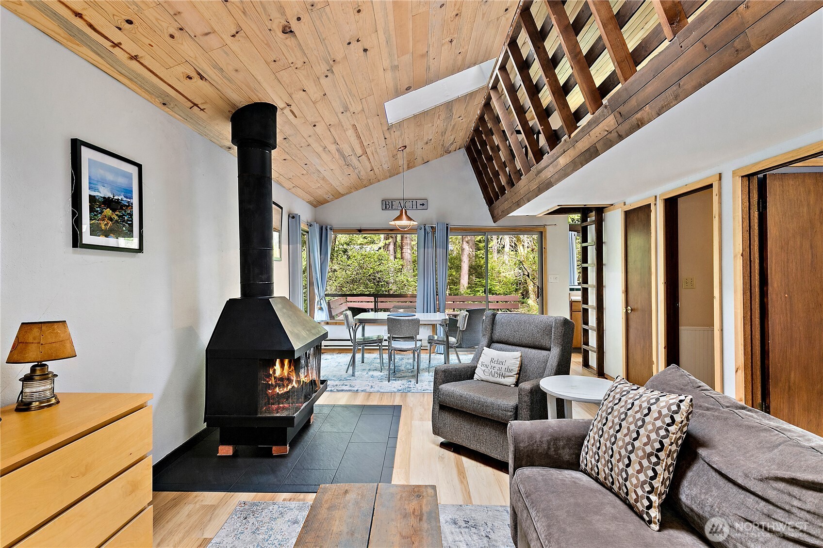 608 E Barbary Road Property Photo 4
