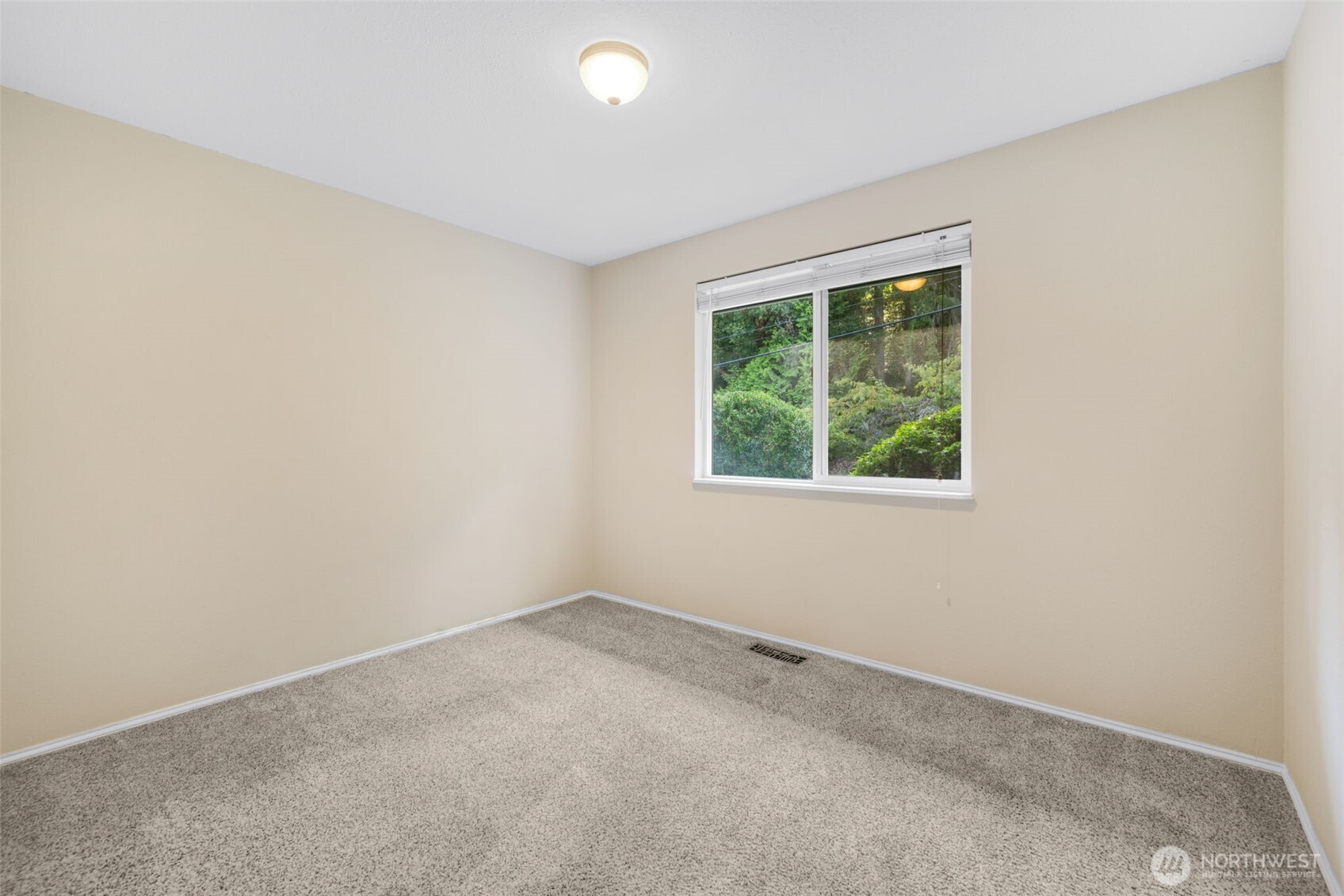 136 128th Avenue Property Photo 14