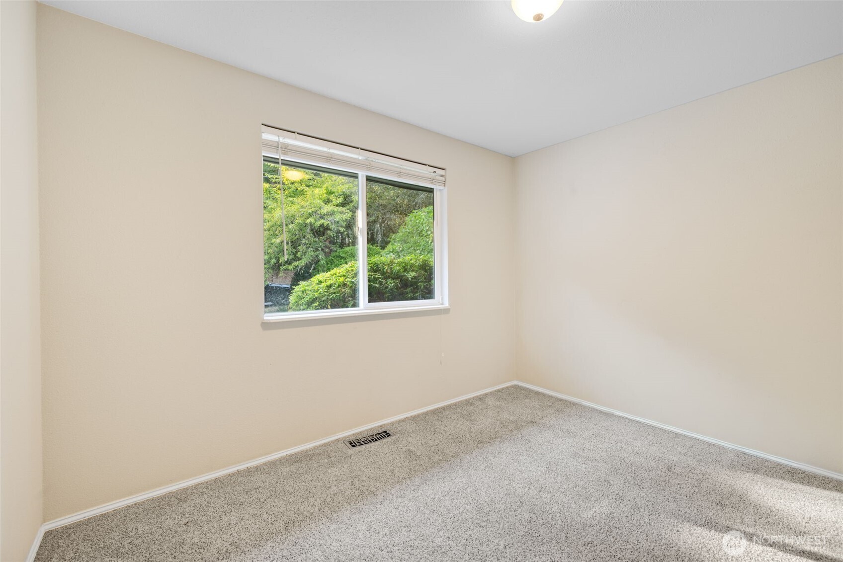 136 128th Avenue Property Photo 15
