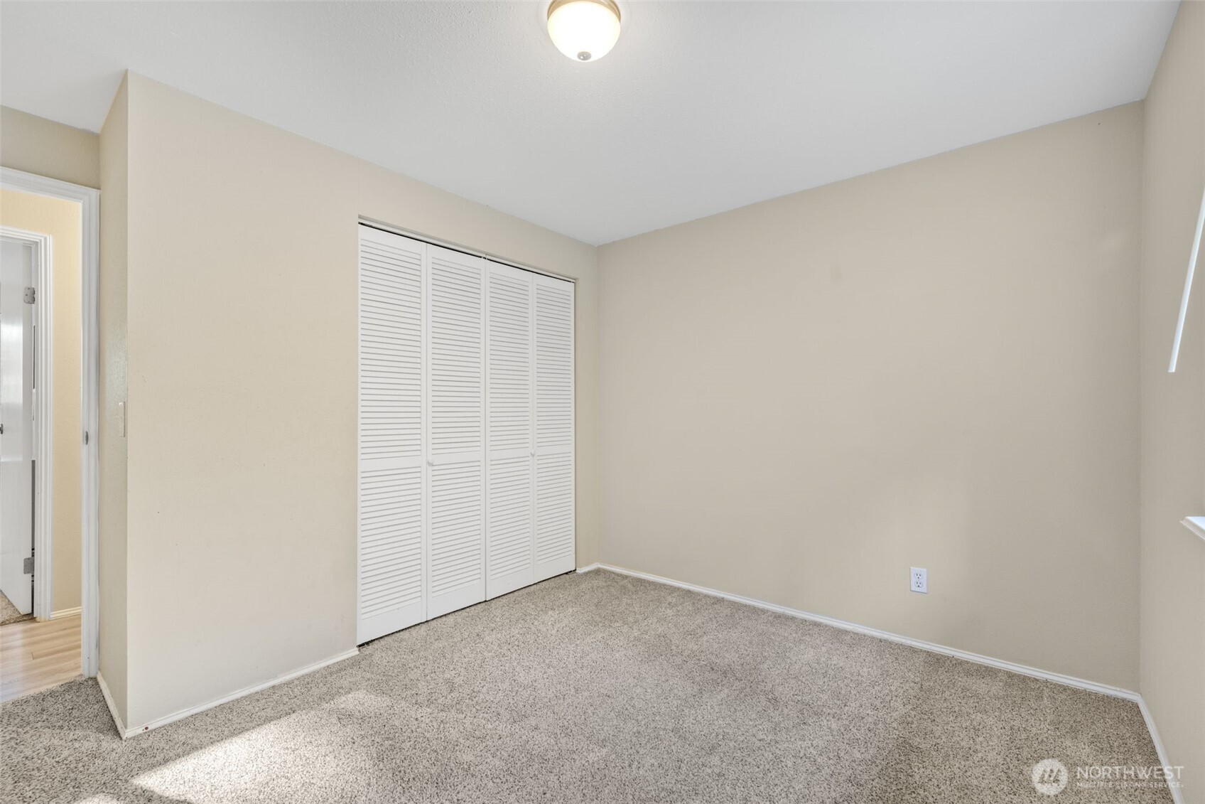 136 128th Avenue Property Photo 16