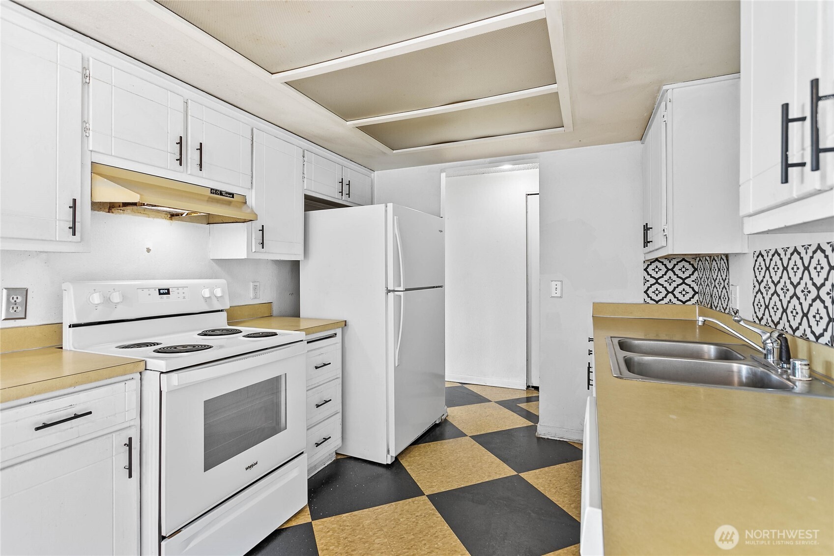 630 Boulevard Property Photo 8
