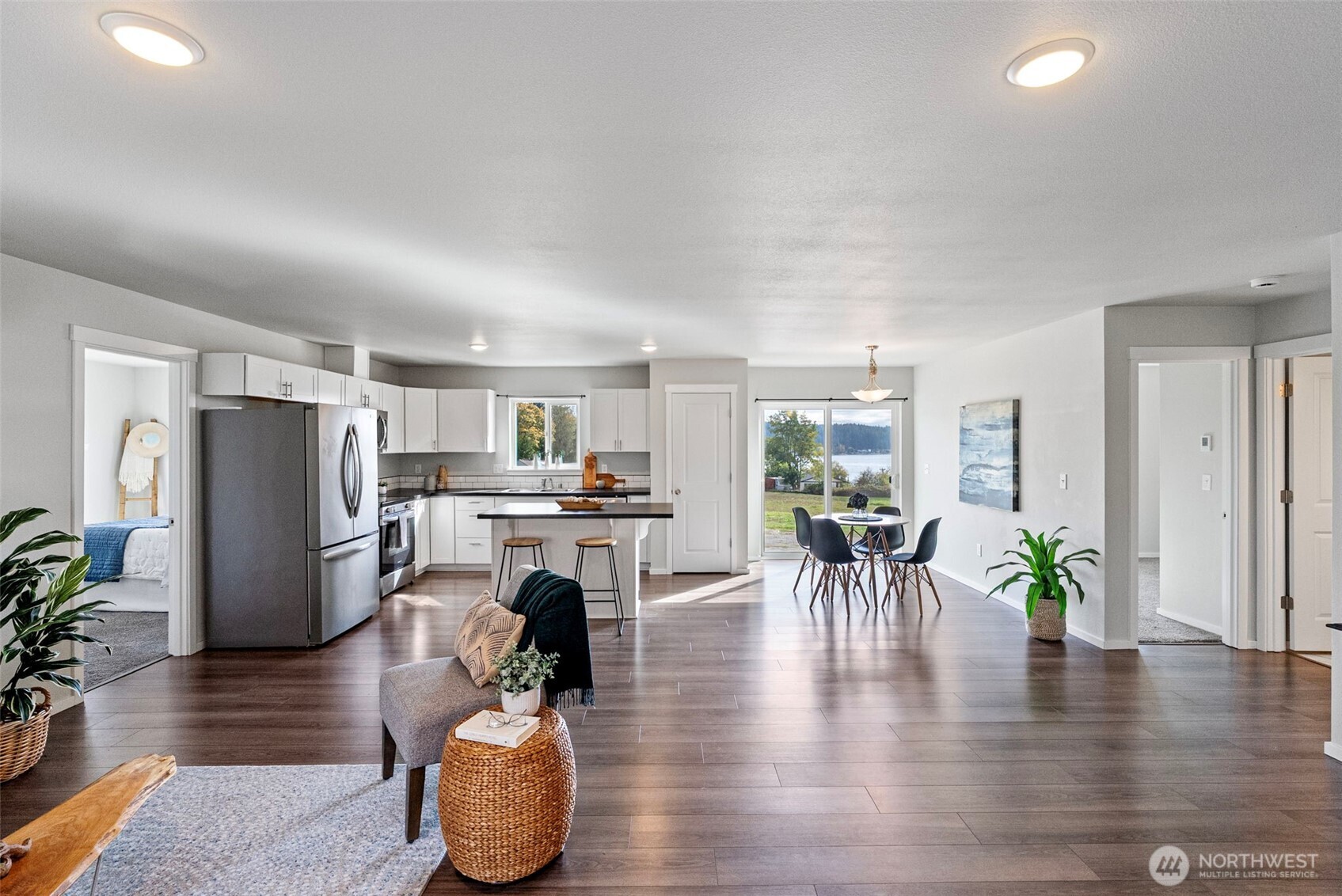 11 E Wickersham Lane Property Photo 3