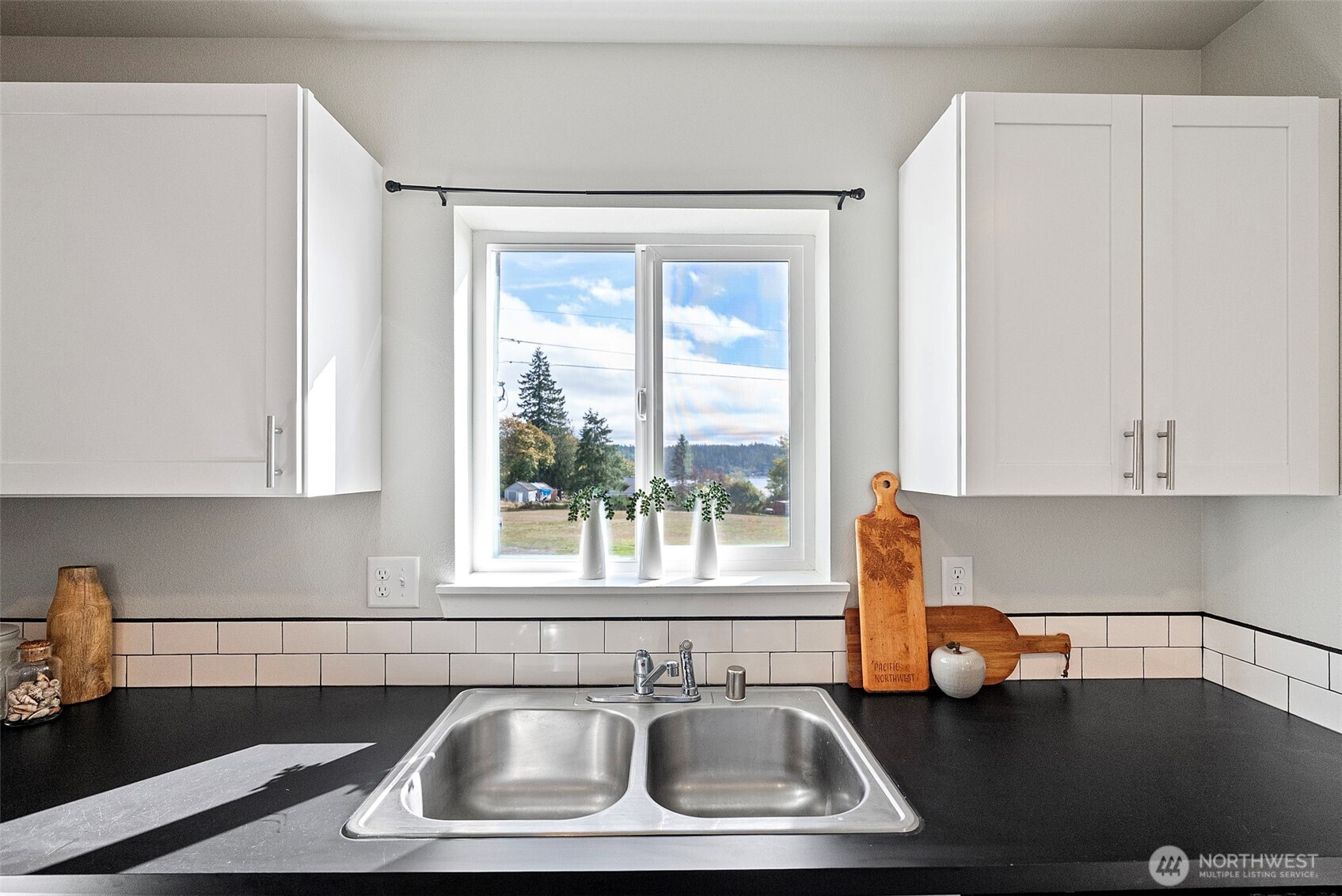 11 E Wickersham Lane Property Photo 10