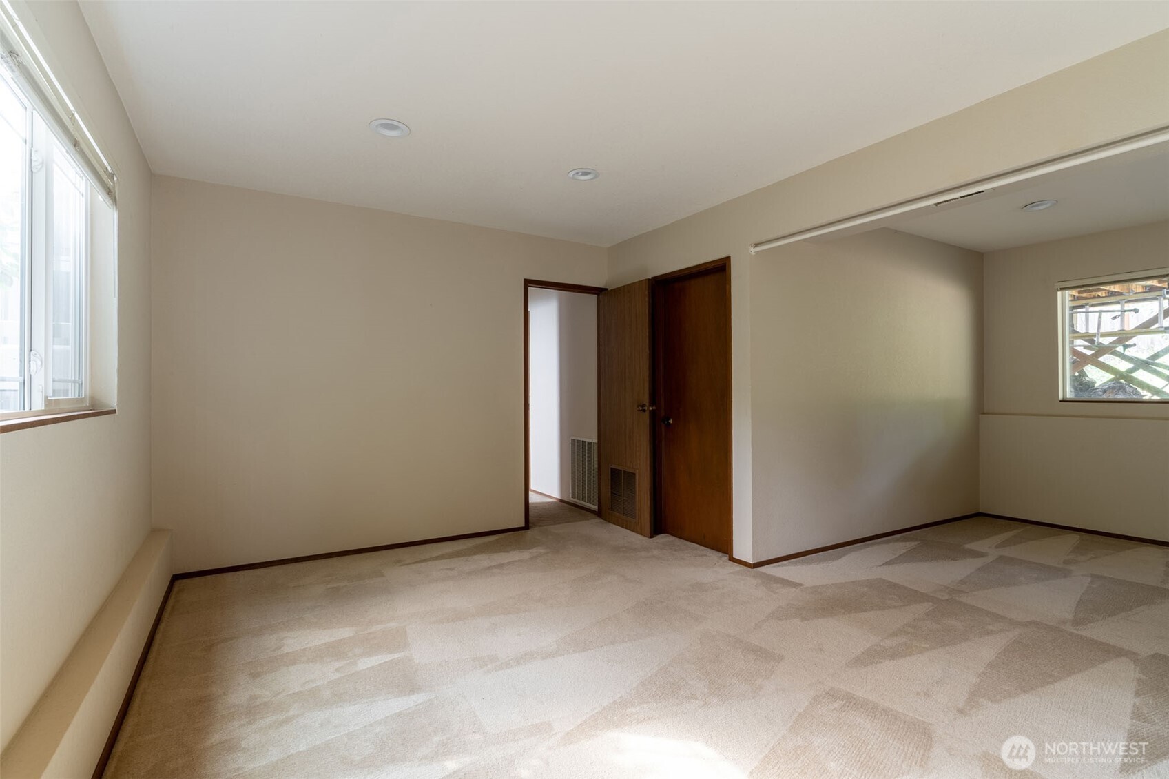 4221 152nd Place Property Photo 3