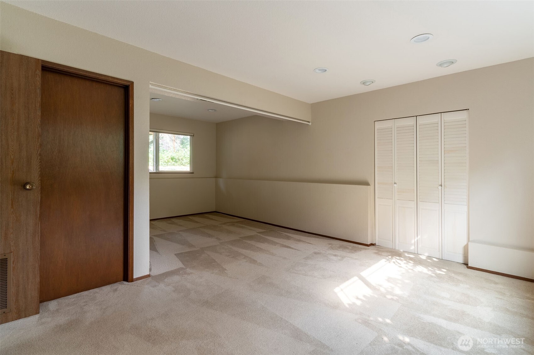4221 152nd Place Property Photo 4