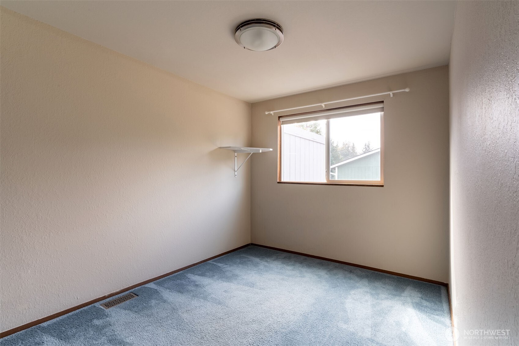 4221 152nd Place Property Photo 6