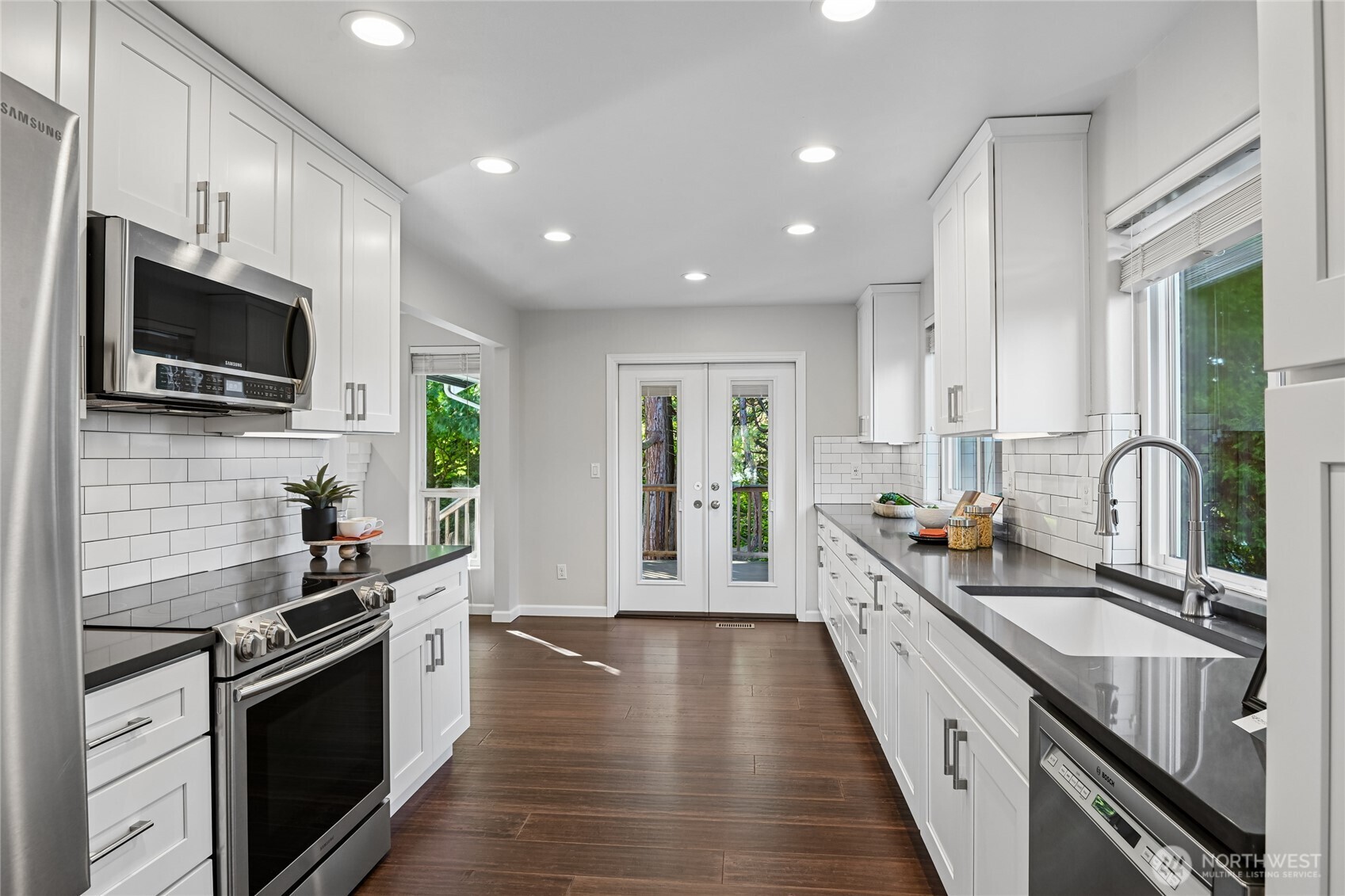 5661 S 150th Place Property Photo 10