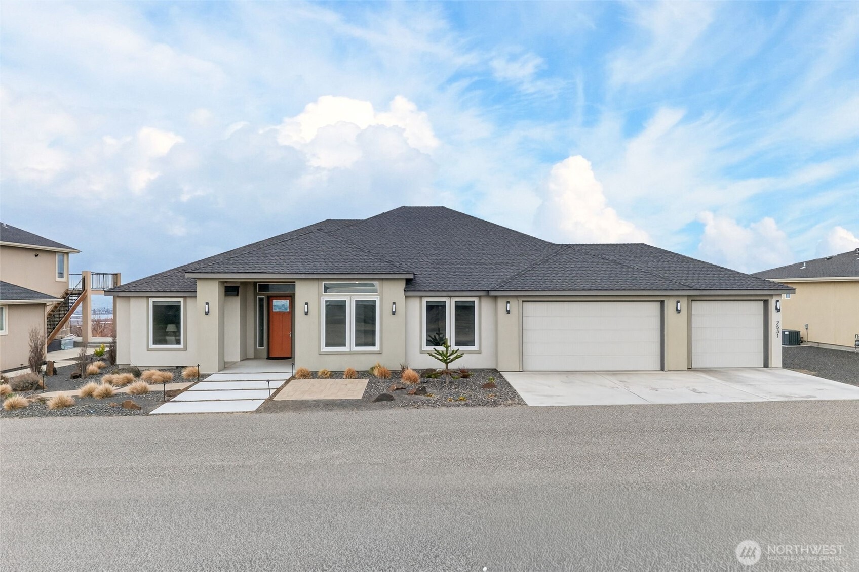 2531 Falconcrest Loop Property Photo 3