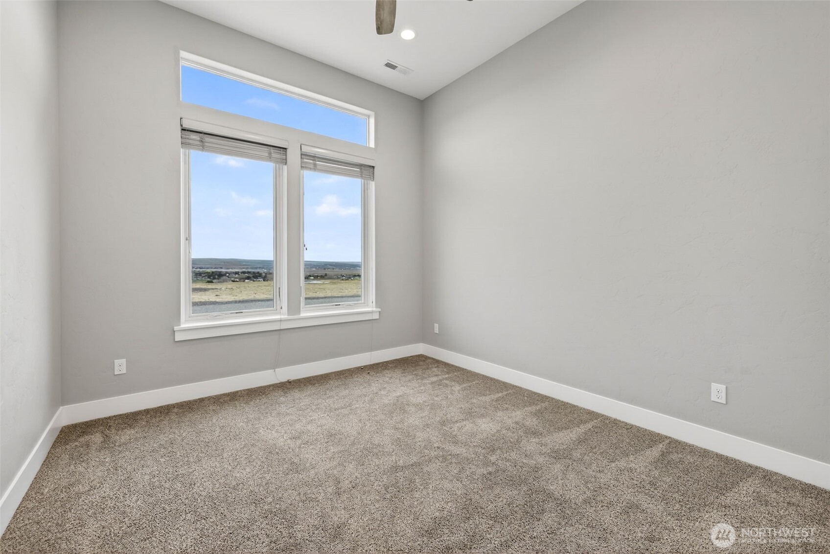 2531 Falconcrest Loop Property Photo 34