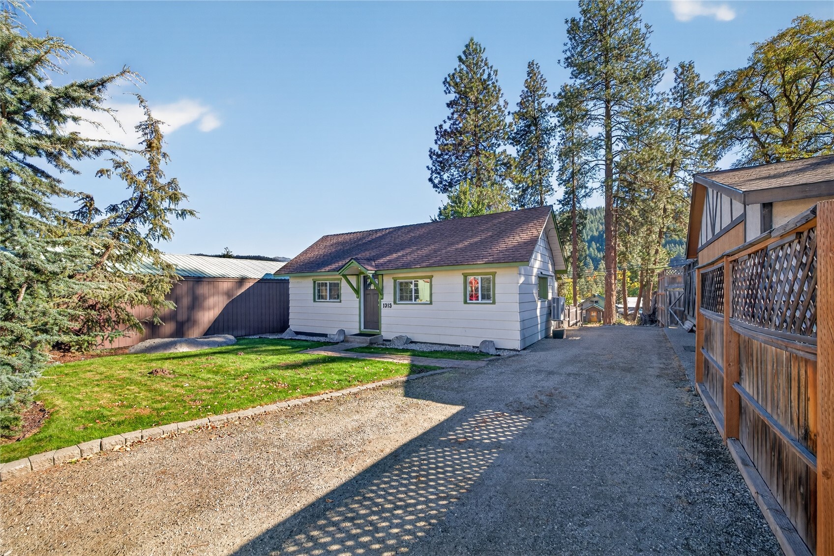 1313 Front Street Property Photo 2