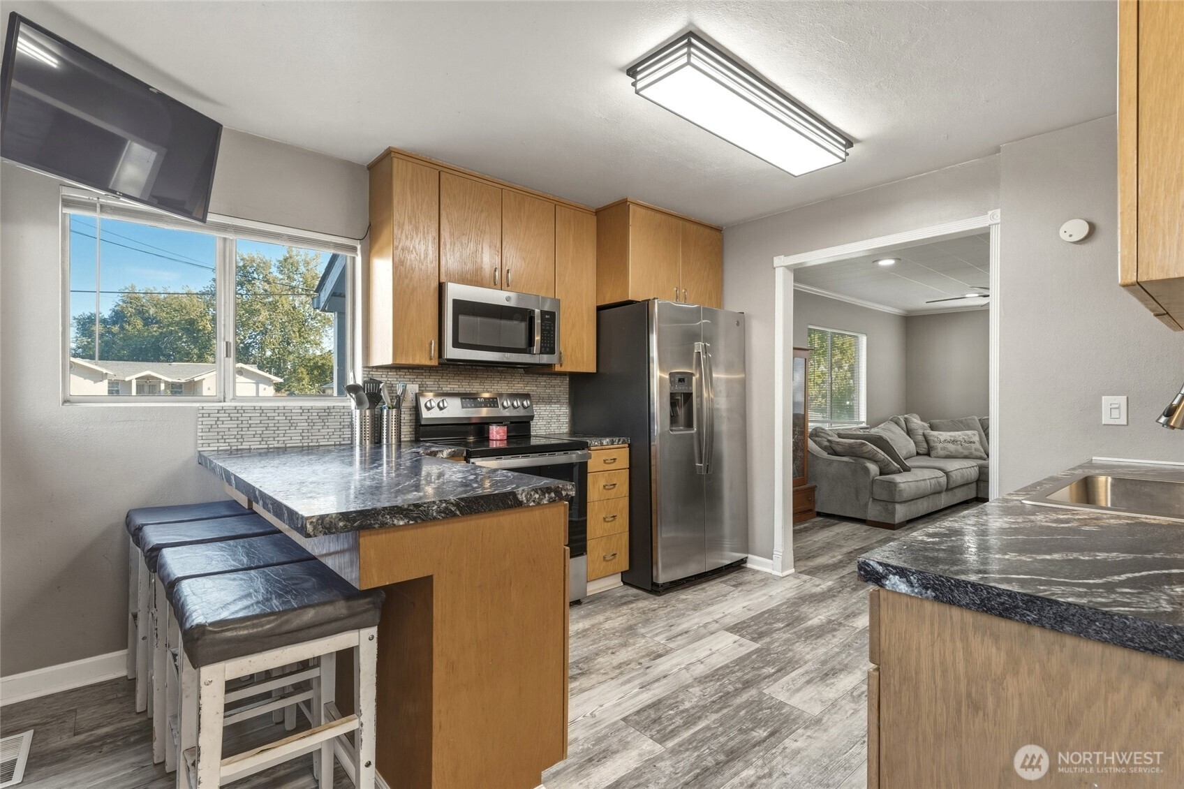129 Kenneth Street Property Photo 2