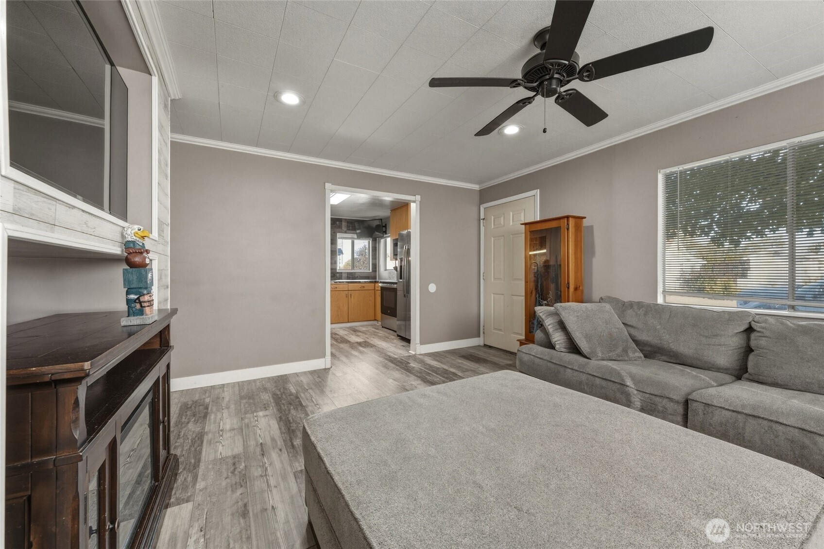 129 Kenneth Street Property Photo 5