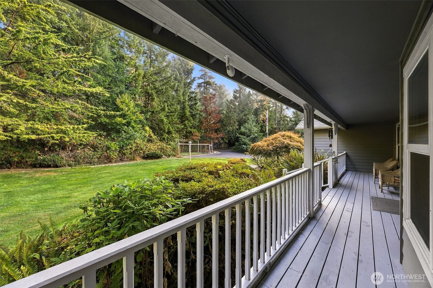 40204 Mountain Highway Property Photo 3