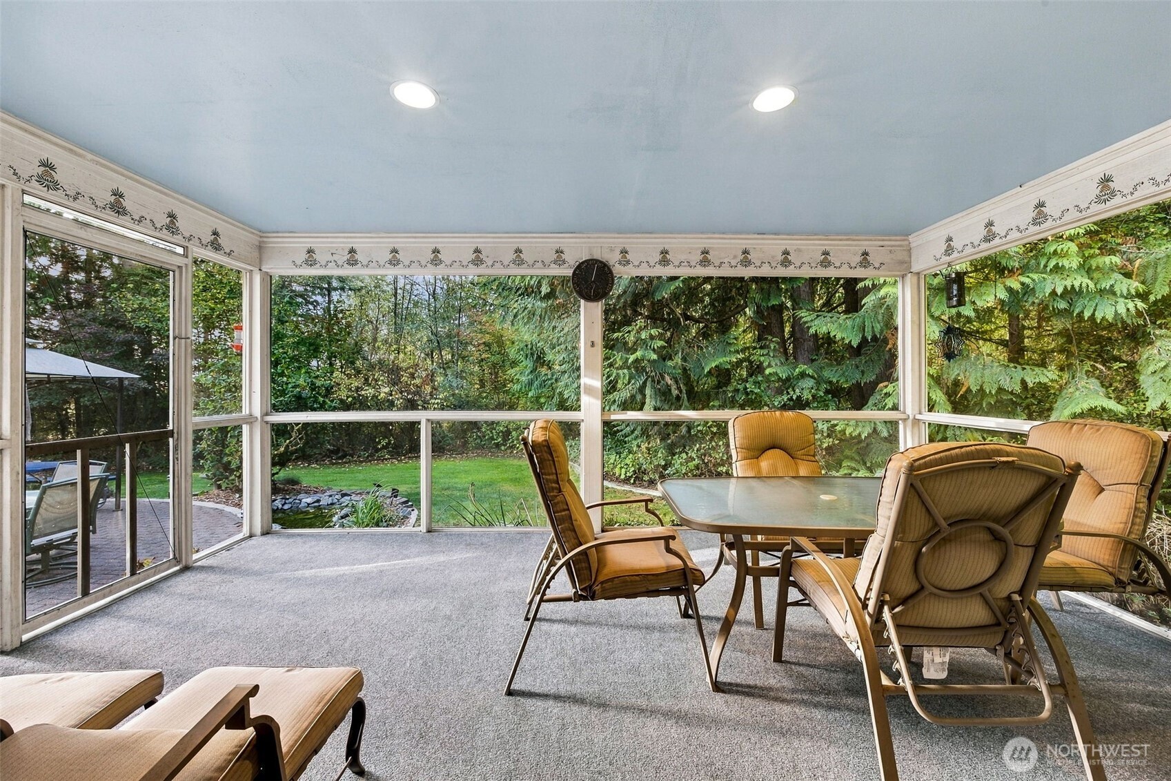 40204 Mountain Highway Property Photo 11