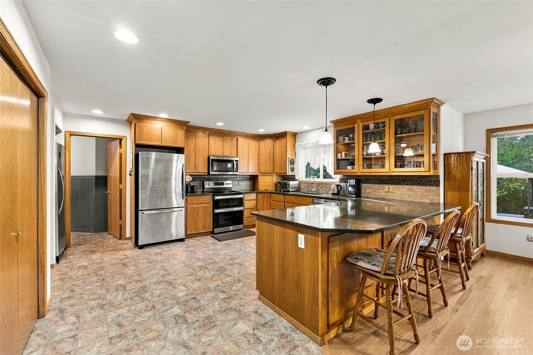 40204 Mountain Highway Property Photo 14