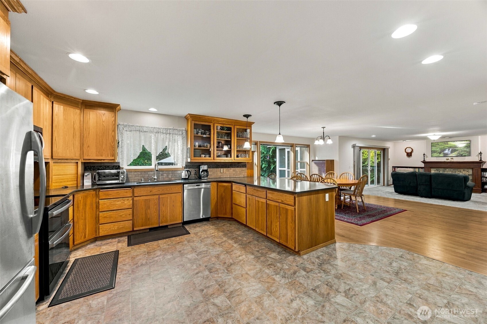 40204 Mountain Highway Property Photo 15