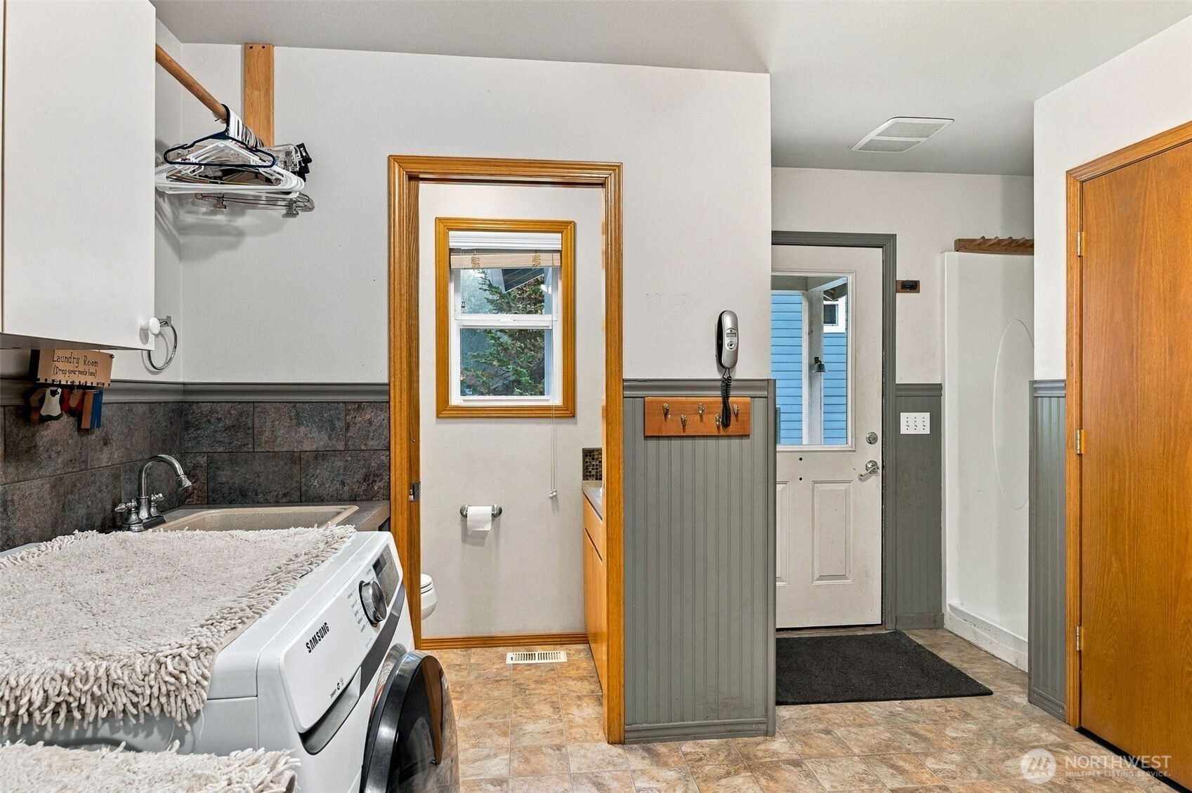40204 Mountain Highway Property Photo 19