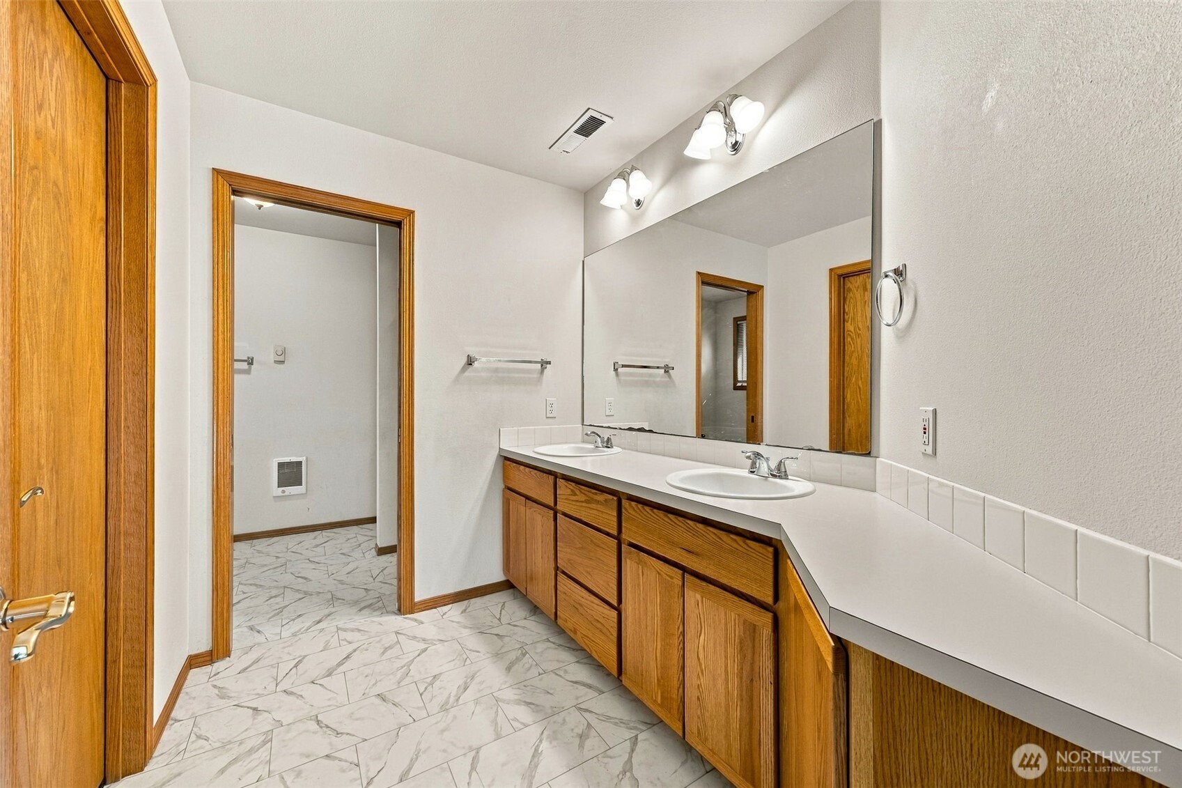 40204 Mountain Highway Property Photo 22