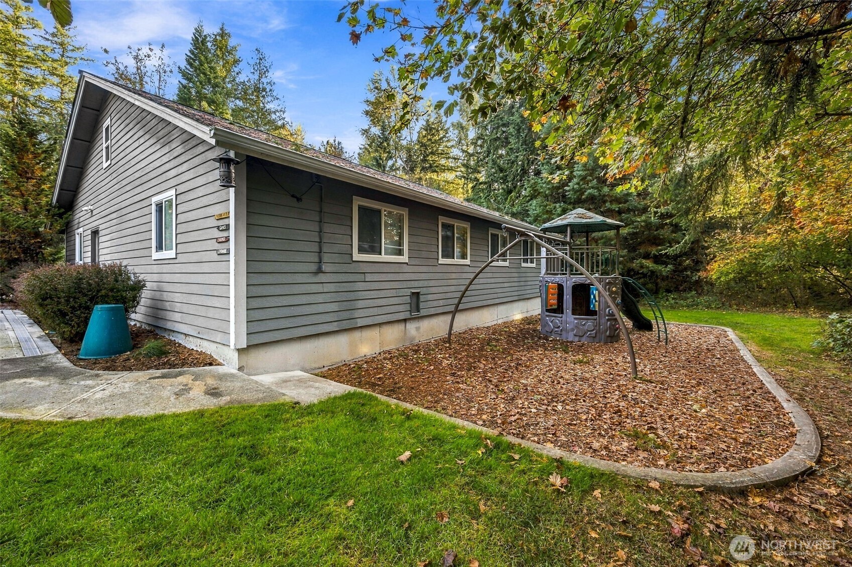 40204 Mountain Highway Property Photo 30