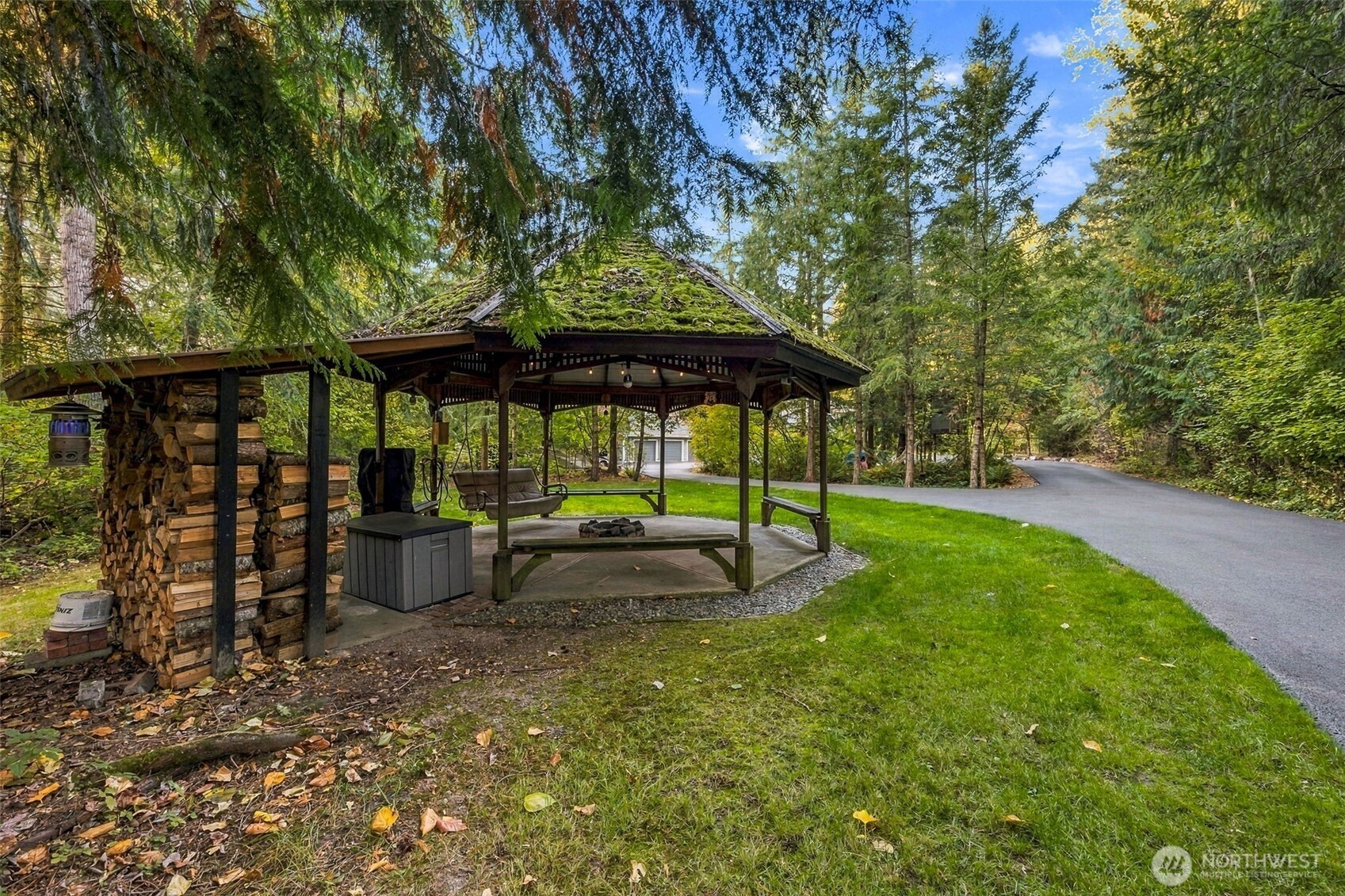 40204 Mountain Highway Property Photo 34