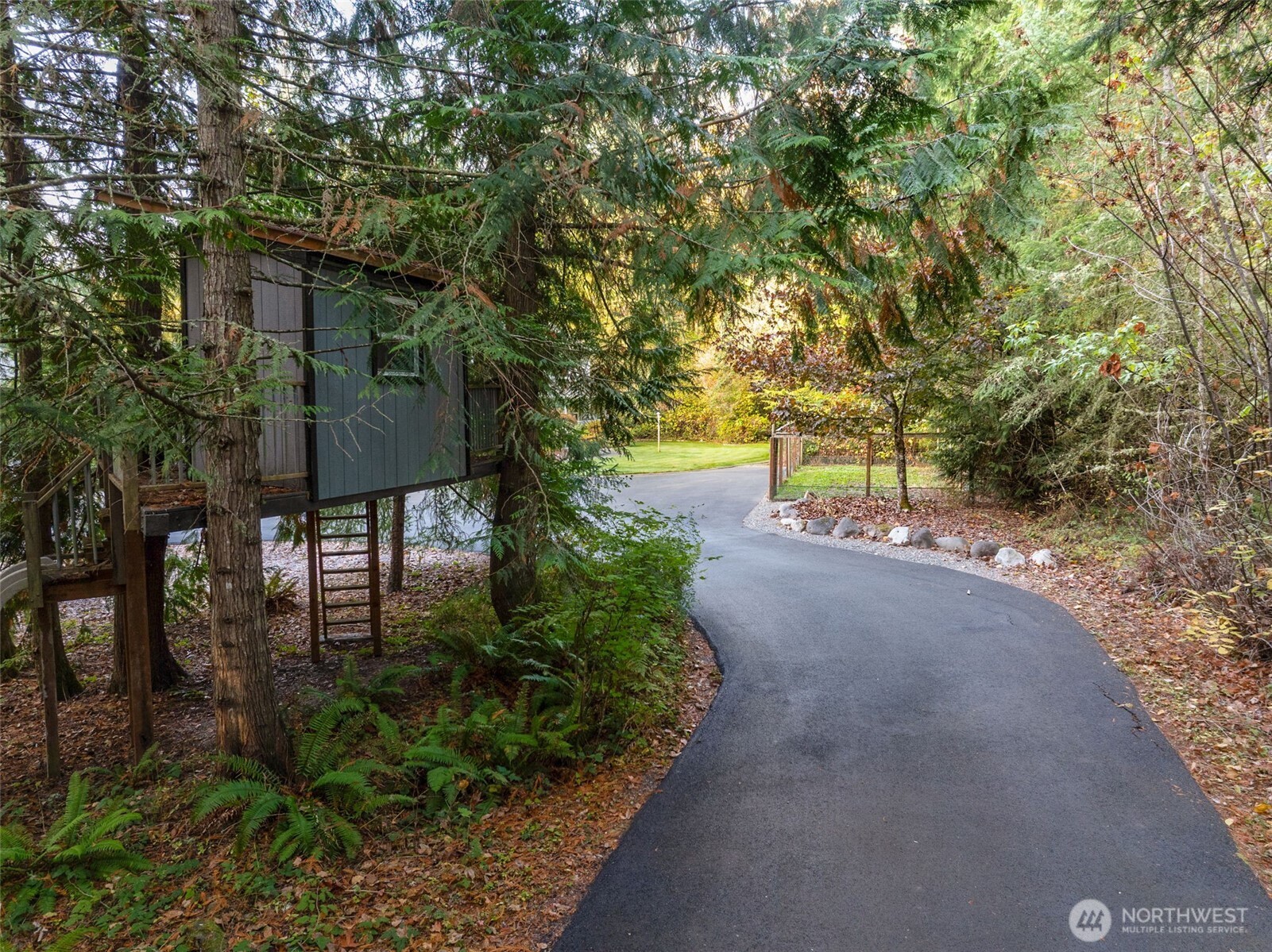 40204 Mountain Highway Property Photo 35
