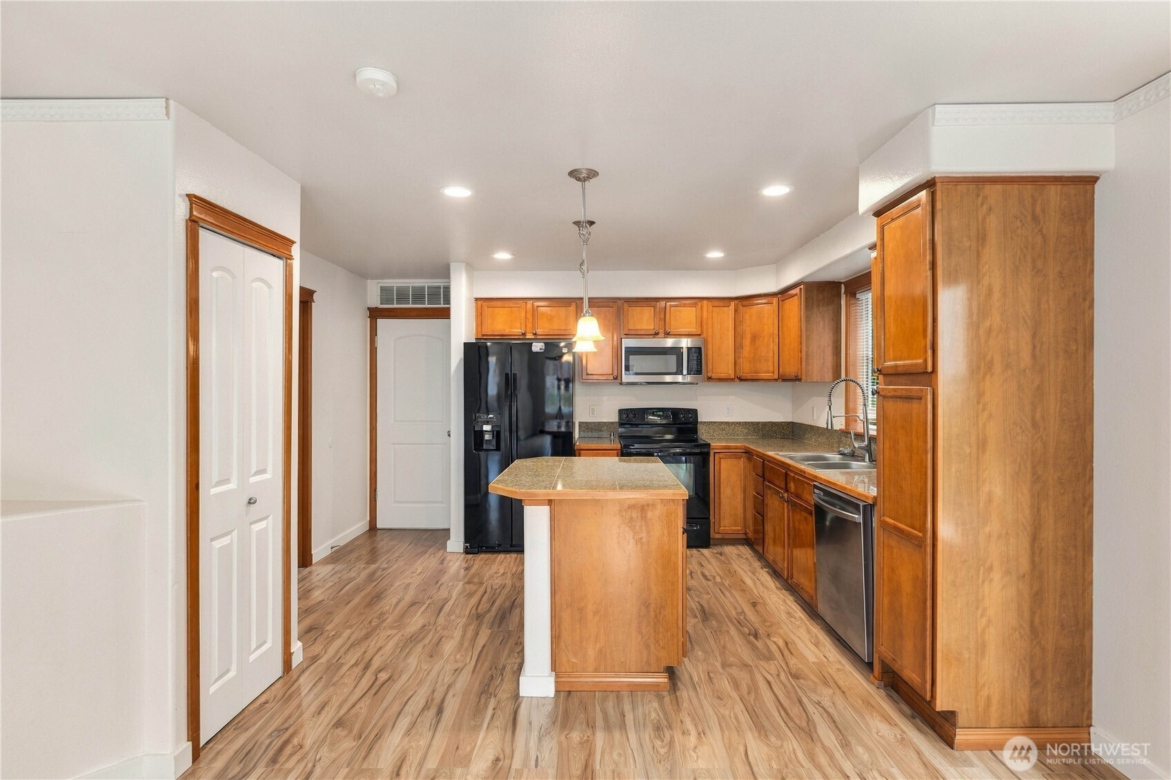 906 116th Place 3 Property Photo 10