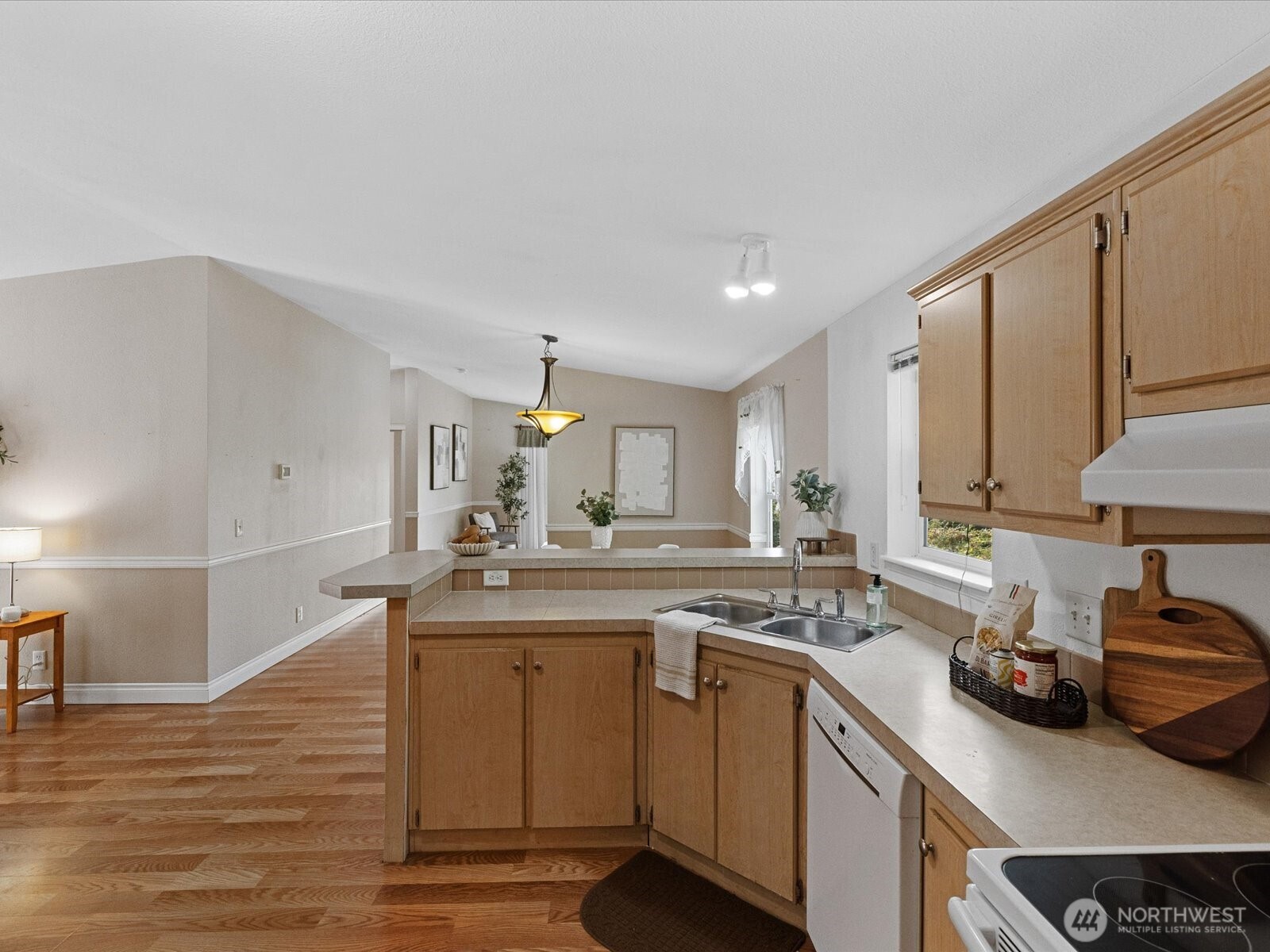 12608 Ne Hollyhills Drive Property Photo 3