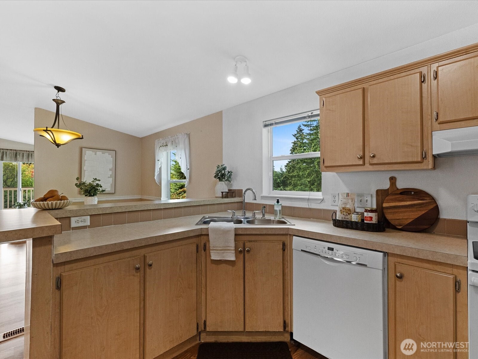 12608 Ne Hollyhills Drive Property Photo 4