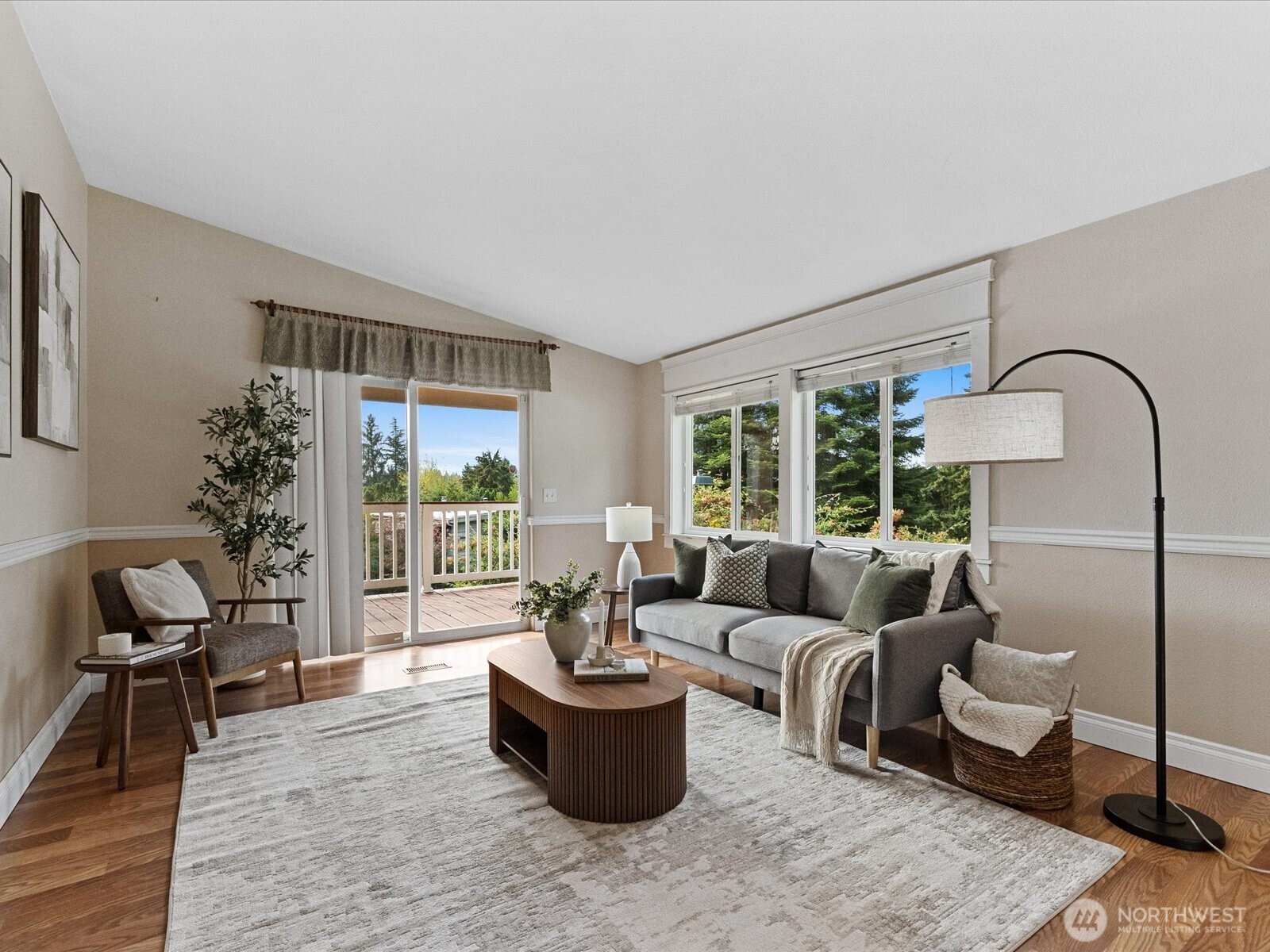 12608 Ne Hollyhills Drive Property Photo 8