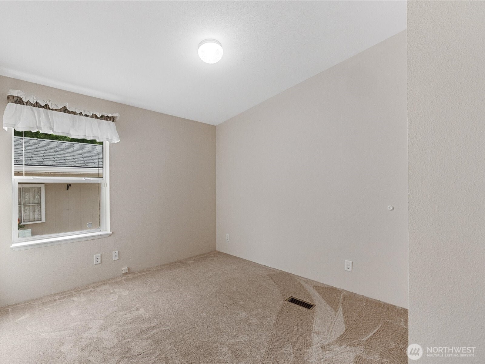 12608 Ne Hollyhills Drive Property Photo 11