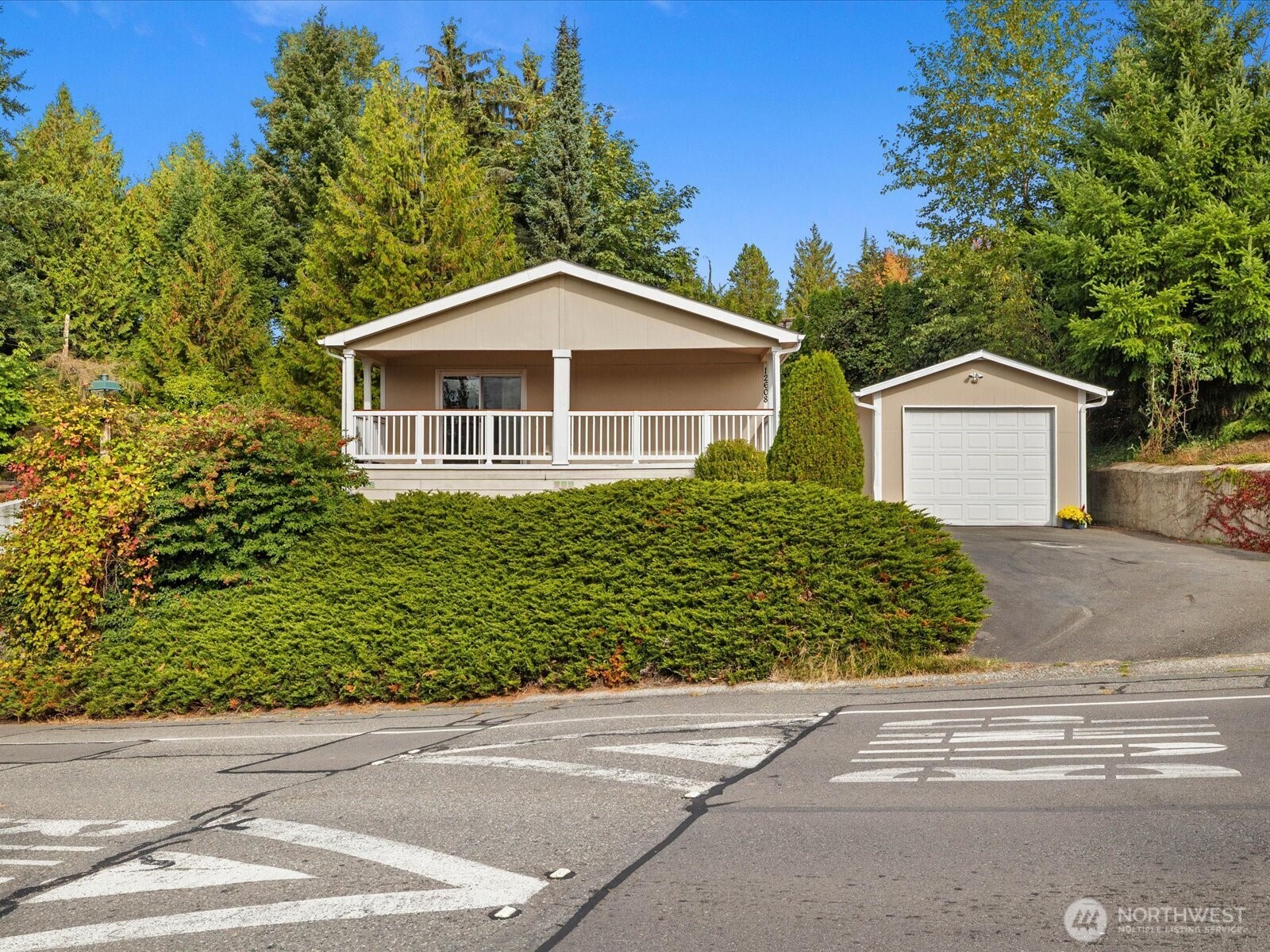12608 Ne Hollyhills Drive Property Photo 29
