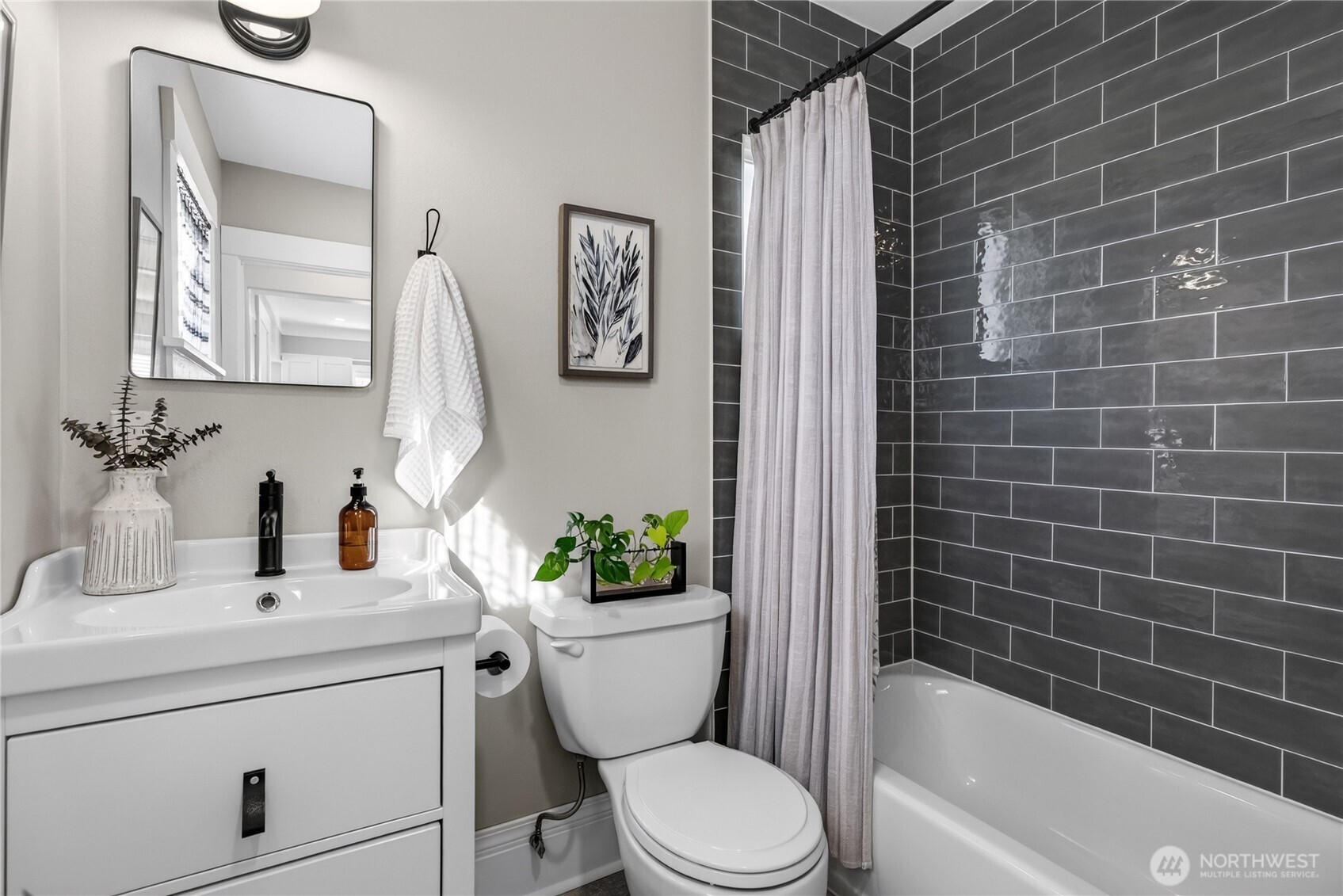 2320 Mcdougall Avenue Property Photo 14