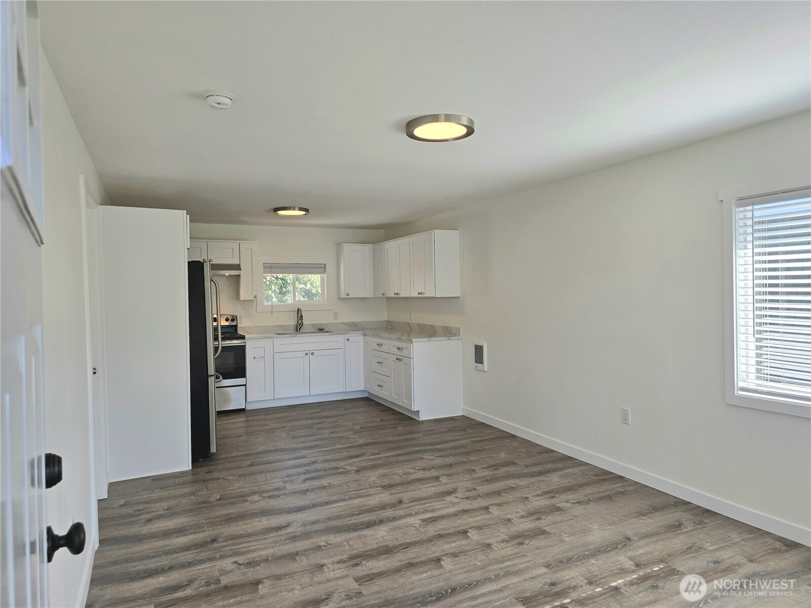 208 N Hoquiam Street Property Photo 6