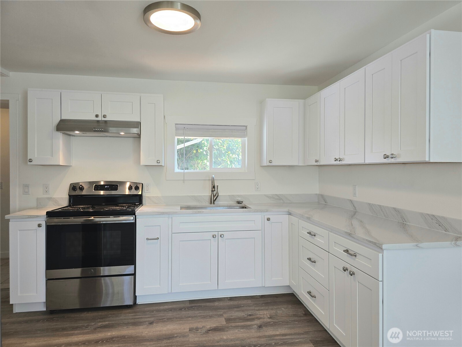 208 N Hoquiam Street Property Photo 7