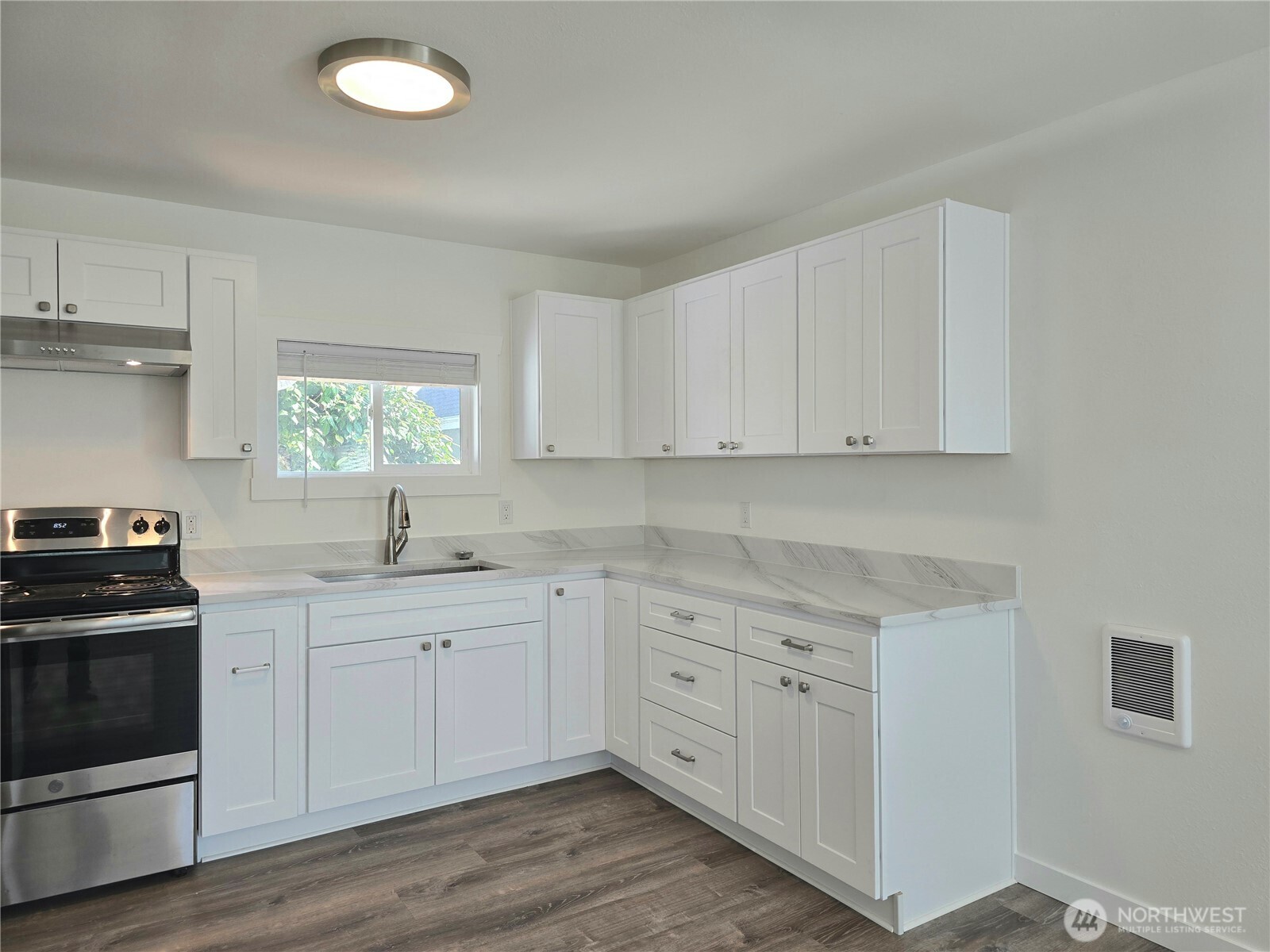 208 N Hoquiam Street Property Photo 8