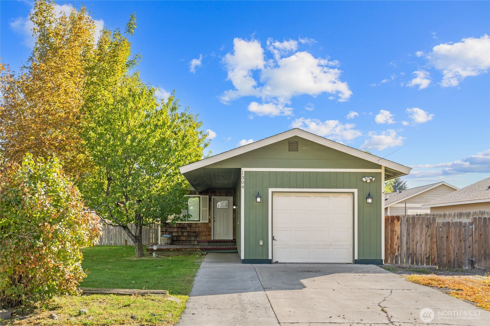 1304 N Cora Street Property Photo 1