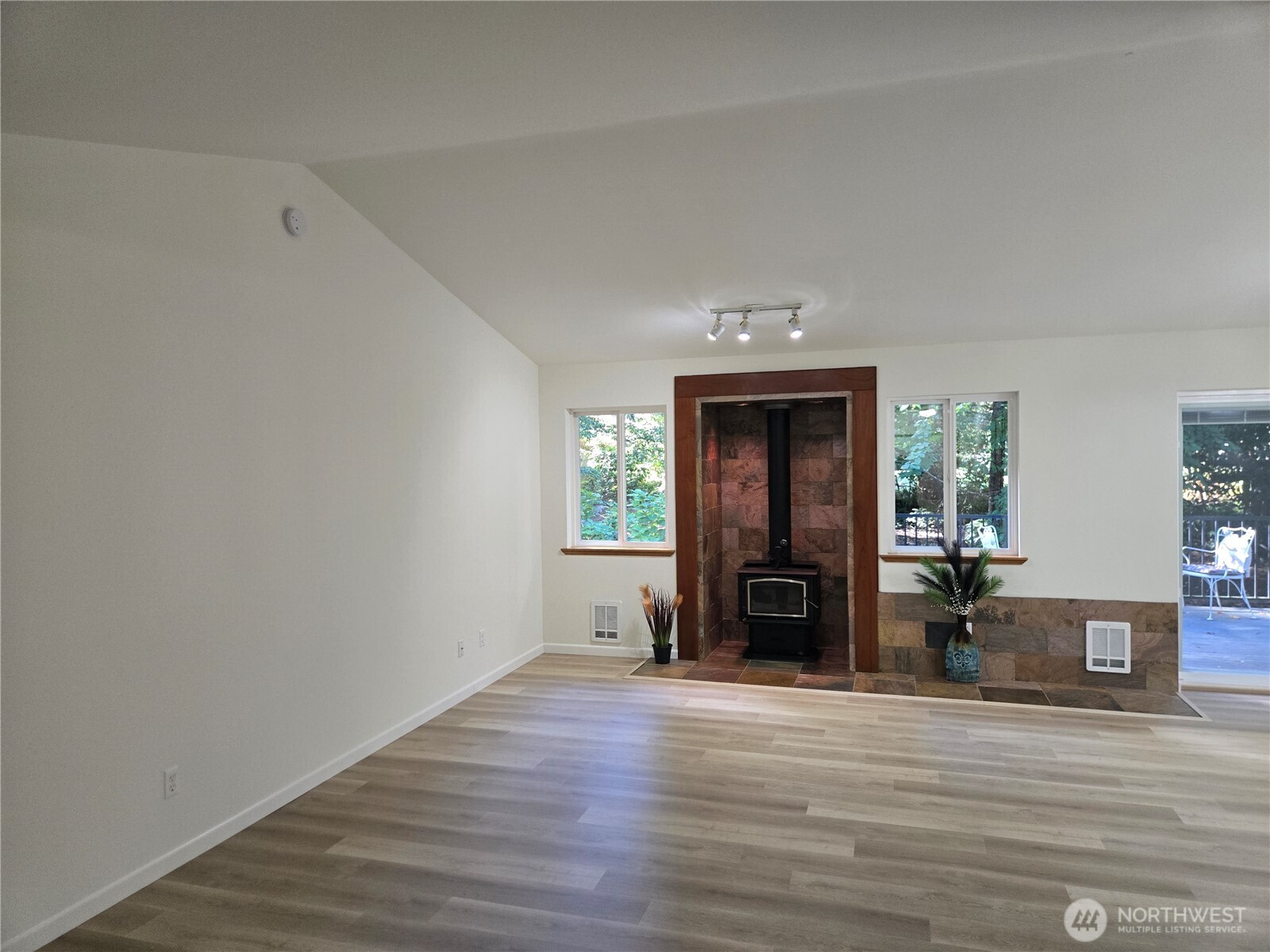 44512 Fir Road Property Photo 4