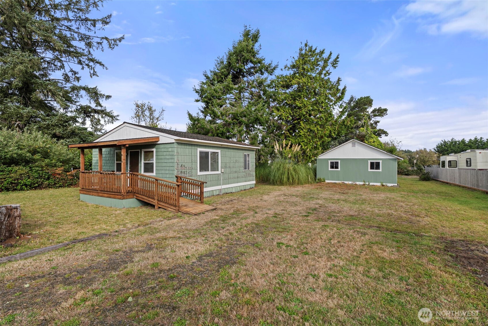 818 W Ocean Avenue Property Photo 1