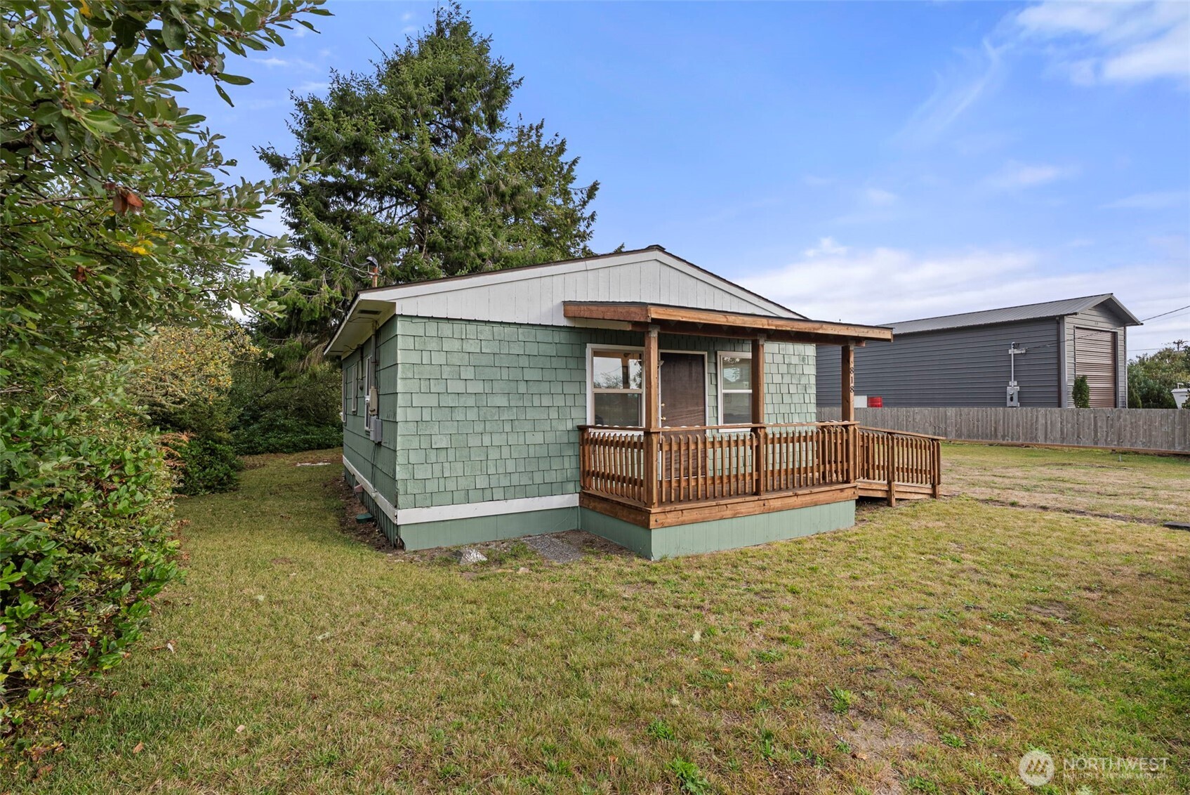 818 W Ocean Avenue Property Photo 6