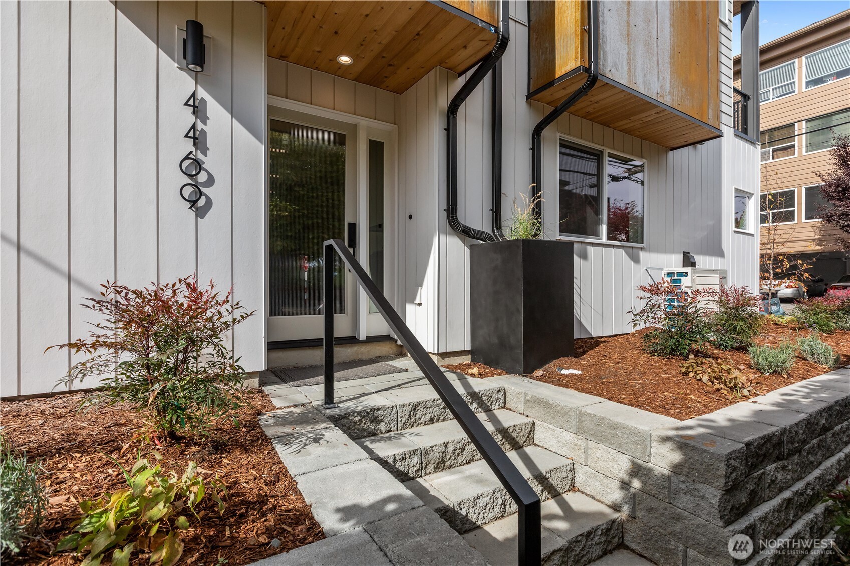 4469 Linden Avenue Property Photo 3