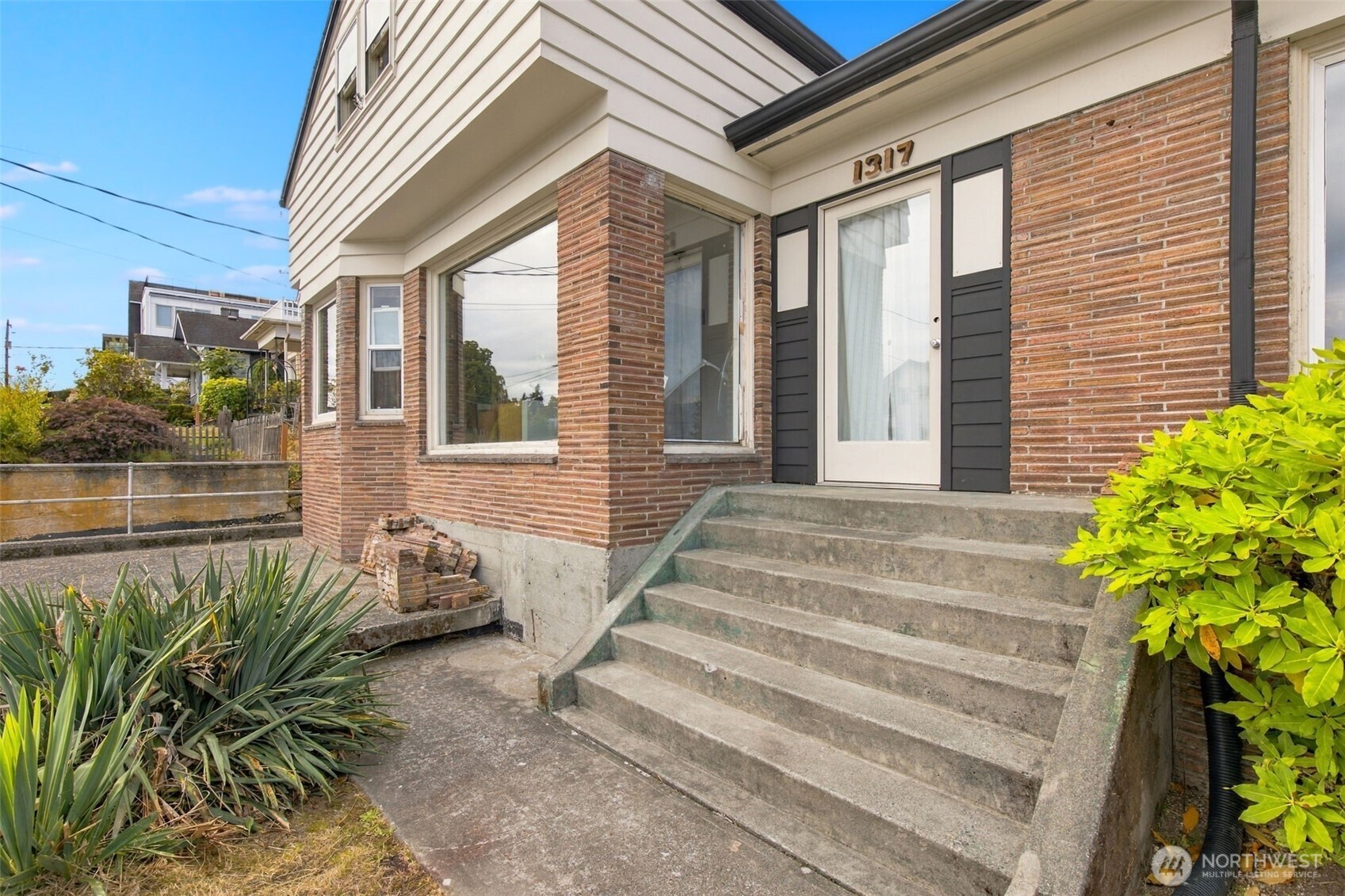 1317 California Avenue Property Photo 2
