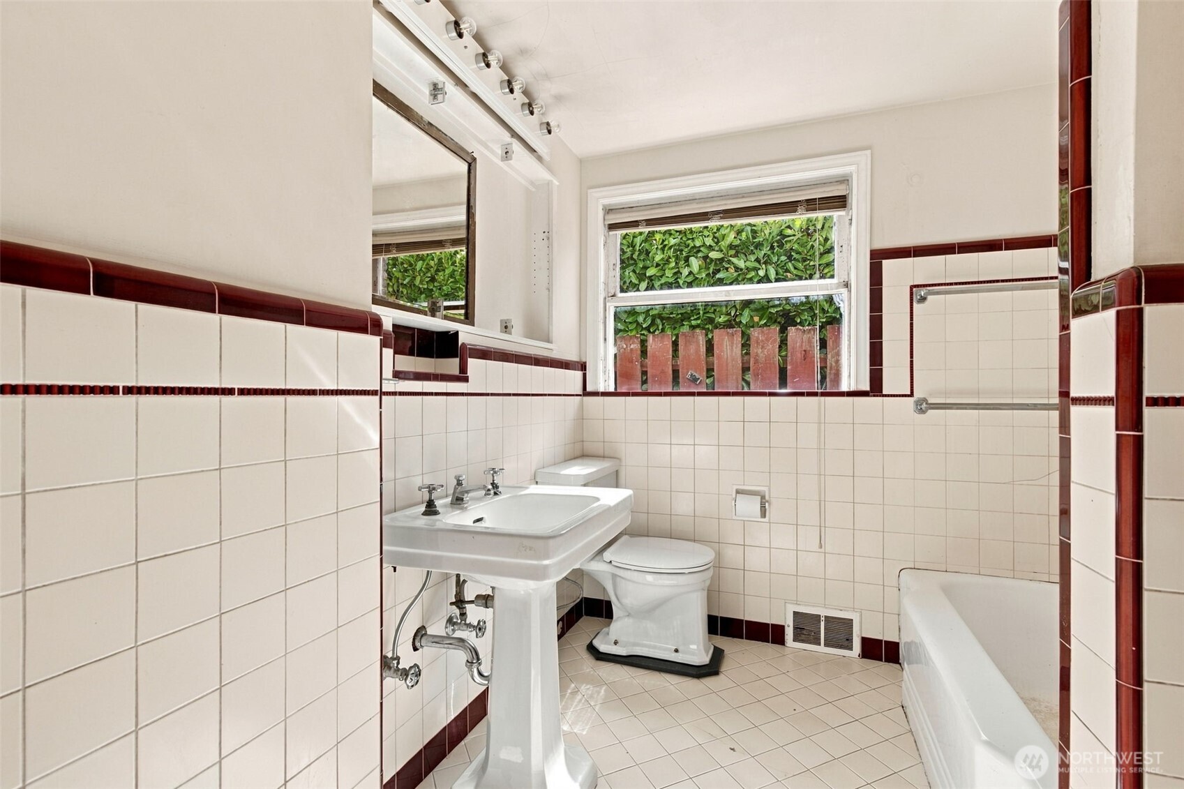 1317 California Avenue Property Photo 17