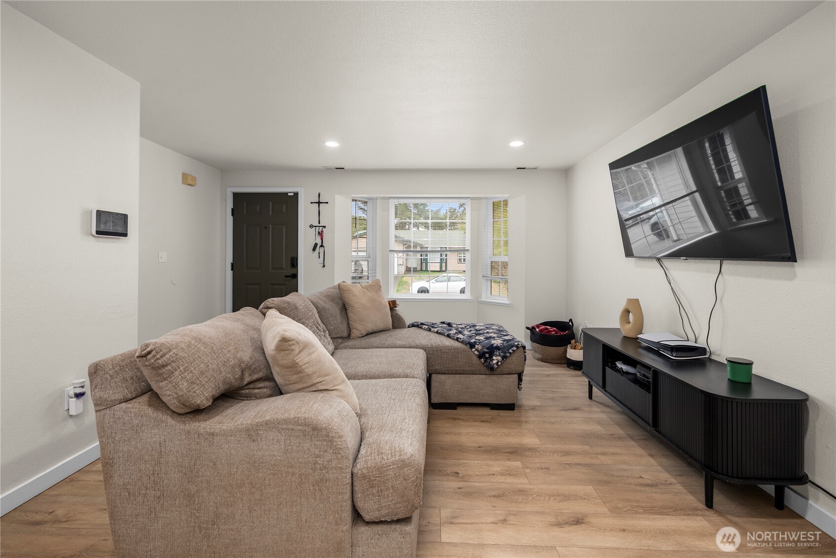 14301 1st Avenue Property Photo 5