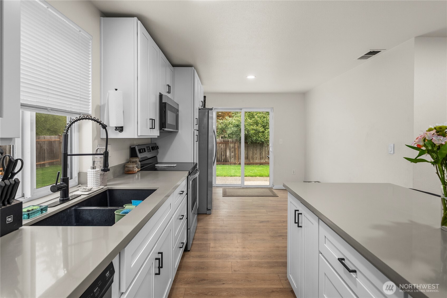 14301 1st Avenue Property Photo 9