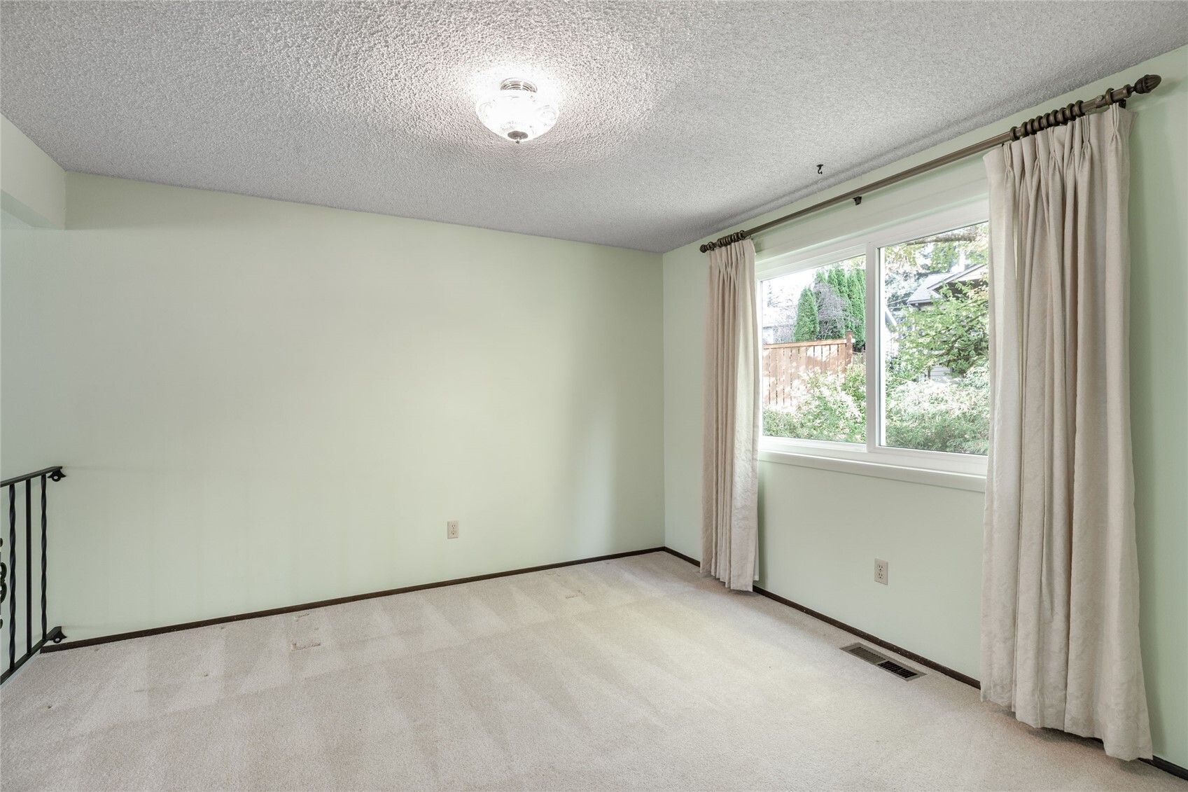 16321 Ne 98th Street Property Photo 8
