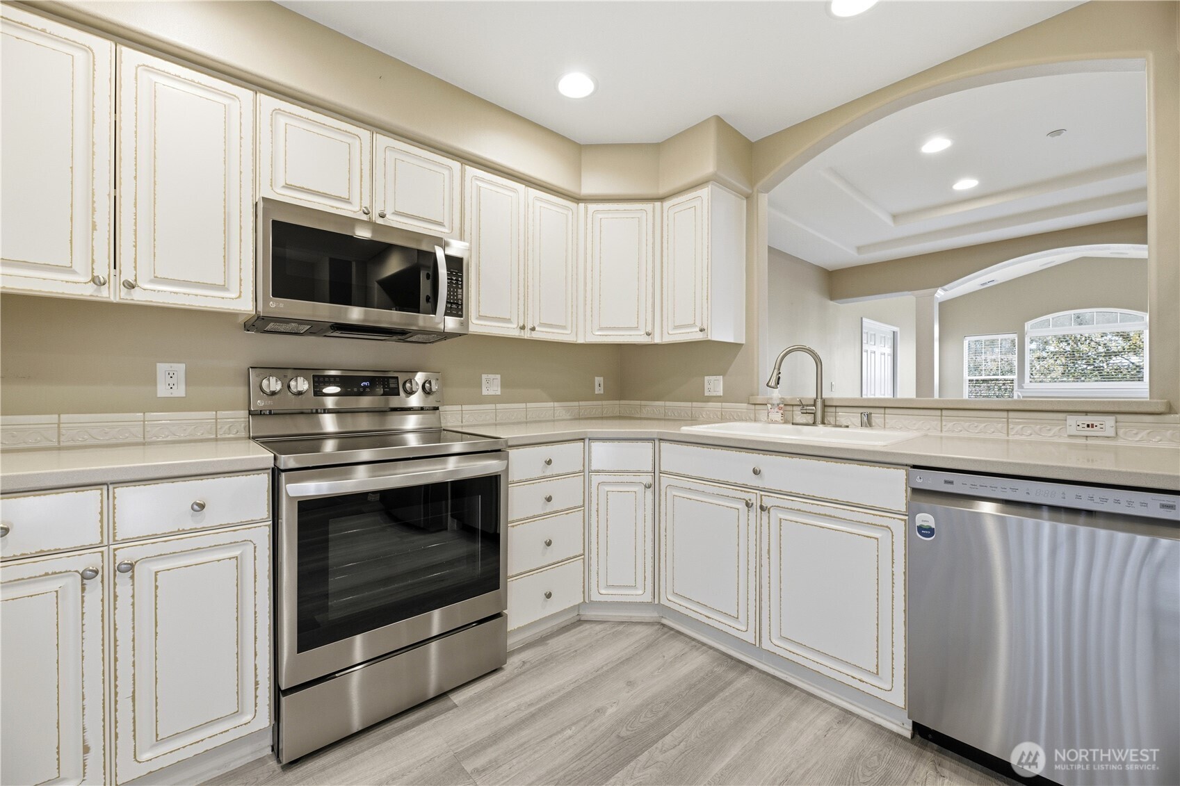 22526 Se 45th Place 2655 Property Photo 8