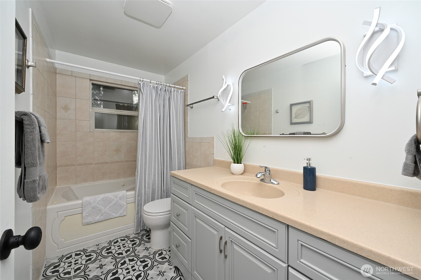 1135 S 204th Street Property Photo 21