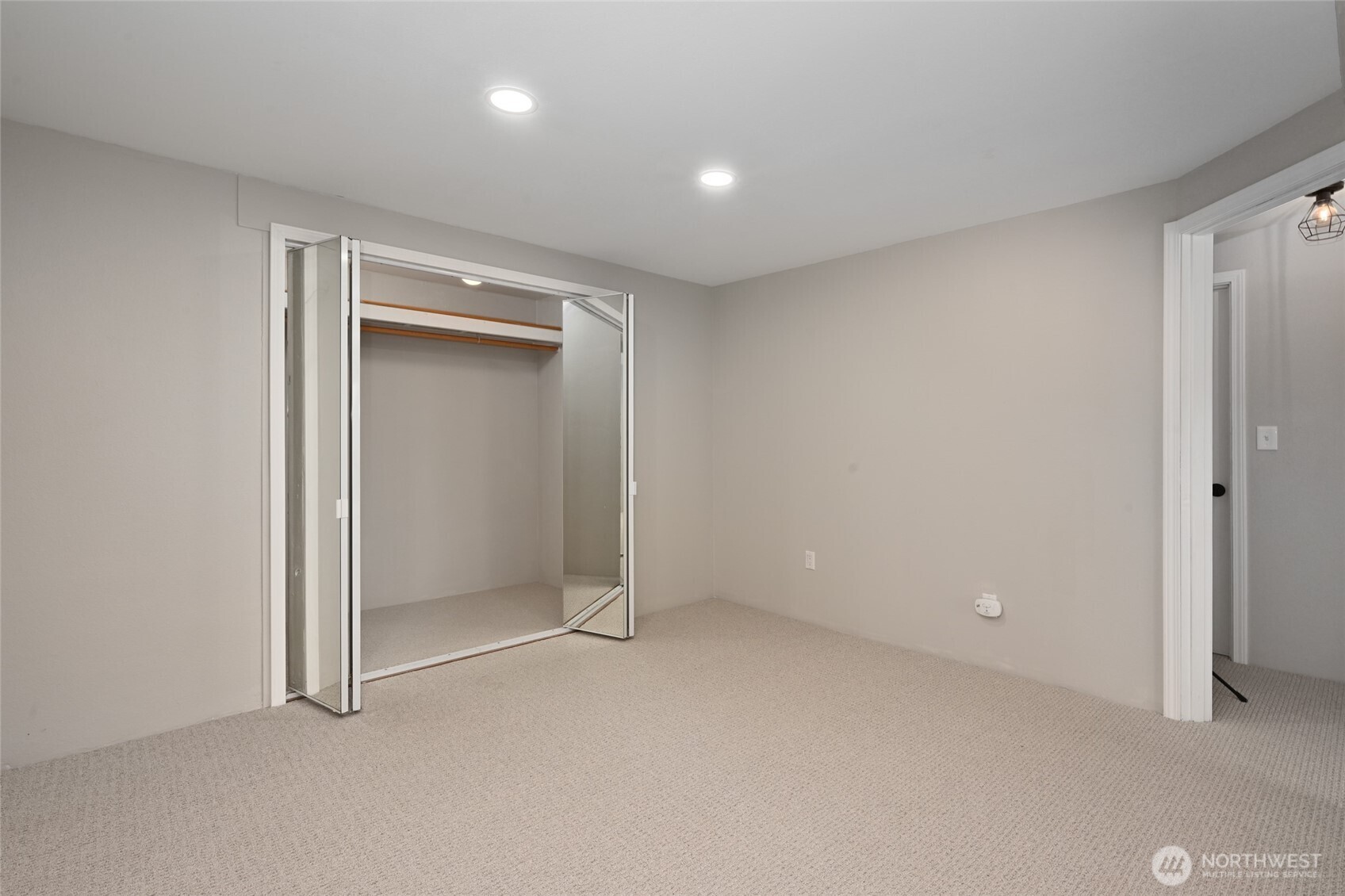 1135 S 204th Street Property Photo 27